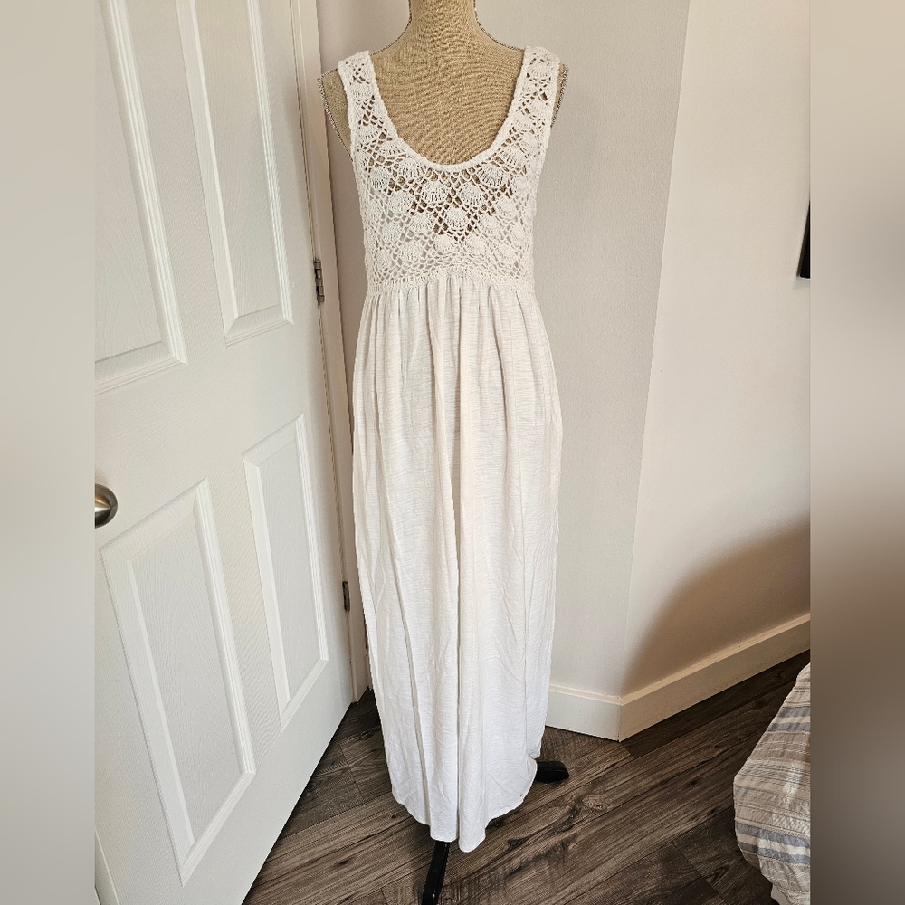 Aerie White Sleeveless V-Neck Sundress. Medium